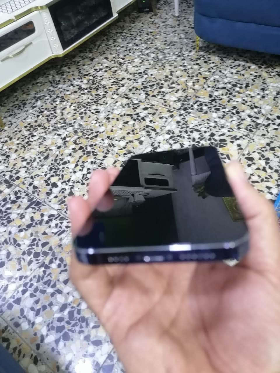 السلام عليكم الجهاز نظافة فول قفله 900 الف *********** شهداء السيديه

نص مكتوب في الصور:
- حول الاسم iPhone إصدار iOS 26.6.2 اسم الطراز iPhone 14 Pro Max رقم الطراز MQ9X3QL/A الرقم التسلسلي L6LYD66TWR انتهت صلاحية التغطية الأغاني 0 الفيديوهات 7 الصور 356 التطبيقات 22 السعة 256 غ.ب. متوفرة 203.49 غ.ب.
- 8:11 حالَة البطارية والشحن كما هو الحال مع البطاريات القابلة لإعادة الشحن، بطارية الهاتف قابلة للاستهلاك وتصبح أقل فاعلية مع الوقت. معرفة المزيد... 95% الحد الأقصى للقدرة هذا قياس لقدرة البطارية مقارنة بقدرتها عندما كانت جديدة. قد تتسبب القدرة المنخفضة بتقليل ساعات الاستخدام بين عملية الشحن والأخرى. أقصى قدرة للأداء ستساعد الأنظمة المضمنة في النظام والمكونات في تخفيف آثار الأداء التي قد تلاحظها أثناء التقدم الكيميائي في عمر بطارية iPhone. شحن البطارية المحسن للحد من استنزاف عمر البطارية، يتعلم الـ iPhone من عادات الشحن اليومية، بحيث ينتظر ولا يتجاوز 80% حتى يحين موعد حاجتك إلى استخدامه. الشحن بالطاقة النظيفة في منطقتك، سيحاول iPhone التقليل من