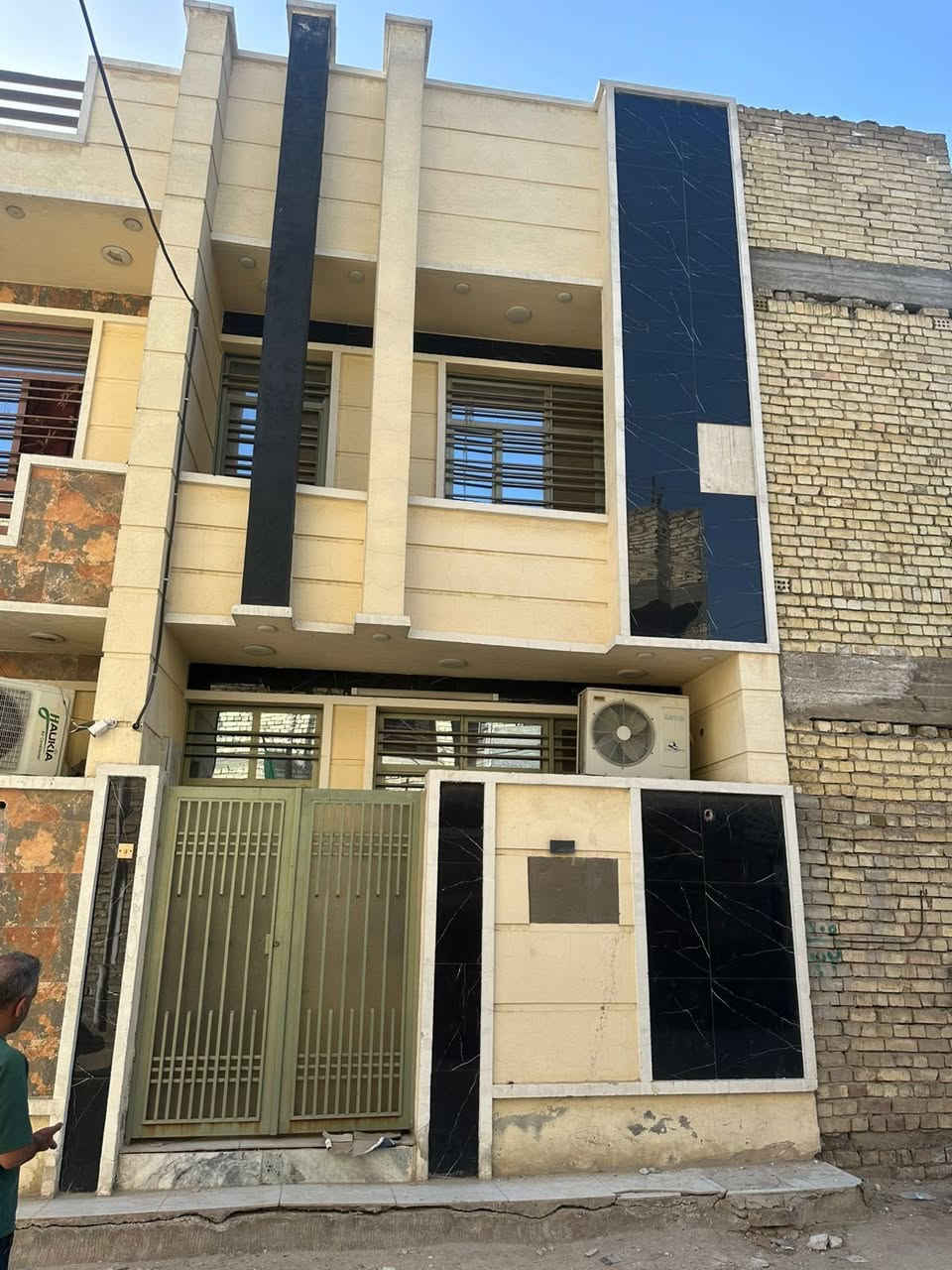 من رخصت صاحب الكروب بيت لايجار طابقين 50م غرفه وصاله واستقبال وخدمات بلديات حي التراث الزراعي ضياء الحلفي *********** سعر 450الف بيت جديد
