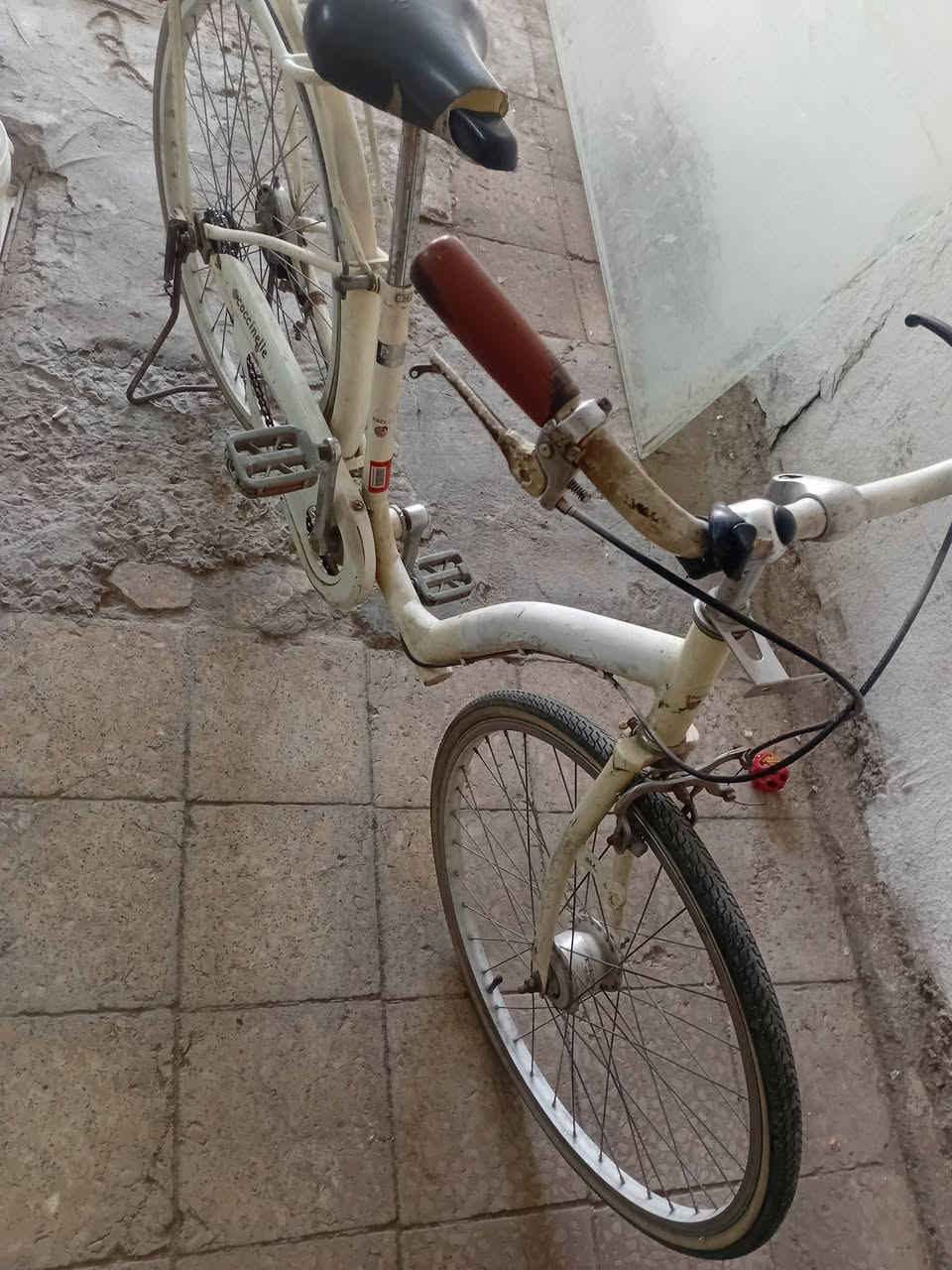 بايسكل نظيف وحلو والكشن بدلته بس الصوره قديمه للتواصل على رقمي ***********
