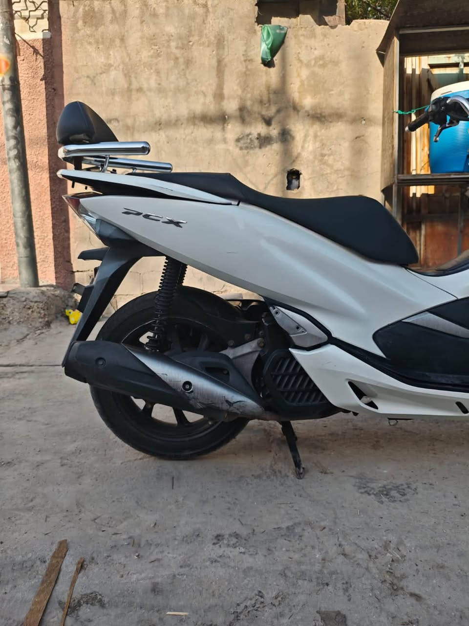 pcx جيل الثالث وارد كوري
مكينة 125 مكفوله  لامفتوحه ولا تنقيص ولا تبخير 
كفرات بلاديه 
كهربائيات شغاله حساس استاند حساس ازدحام 
لايت عالي ناصي دبل إشاره  
ماشيه 36الف حقيقي 
شلعه ومعدل تشگ الگاع 
الدراجه مكفوله اي نقص ما بيها 
بغداد مدينة الصدر 
السعر 13 وبيها مجال حگ الجيه 
***********
