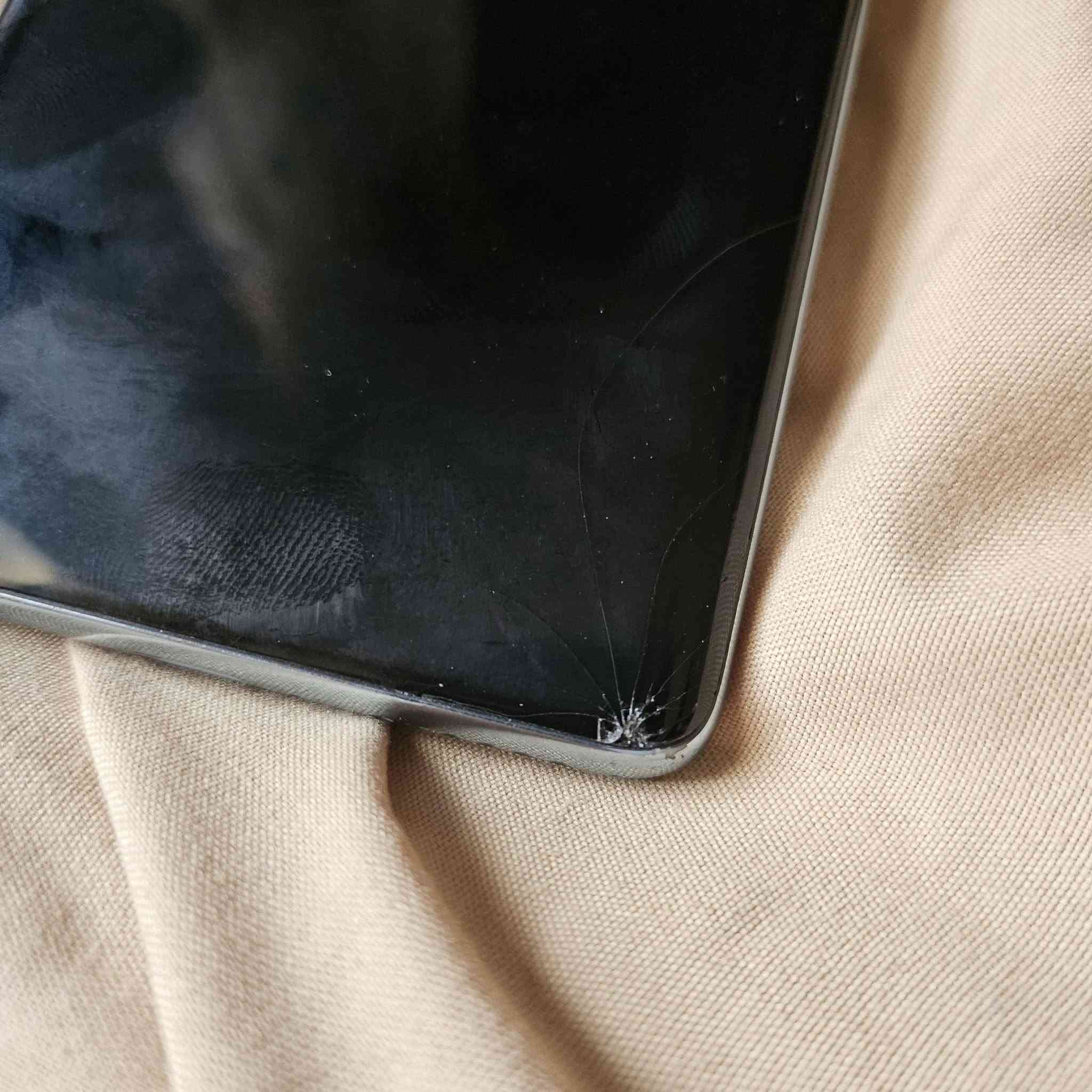 ريدمي نوت 14 برو نسخة 4g
ذاكرة 256 موبايل حلو وسريع وكامرتة حلوة بي فطر بلشاشة بس مأثرة بلتصفح تكدر تبدلها او تبقيها 

رايد بي 170
***********
مكاني بغداد البياع
