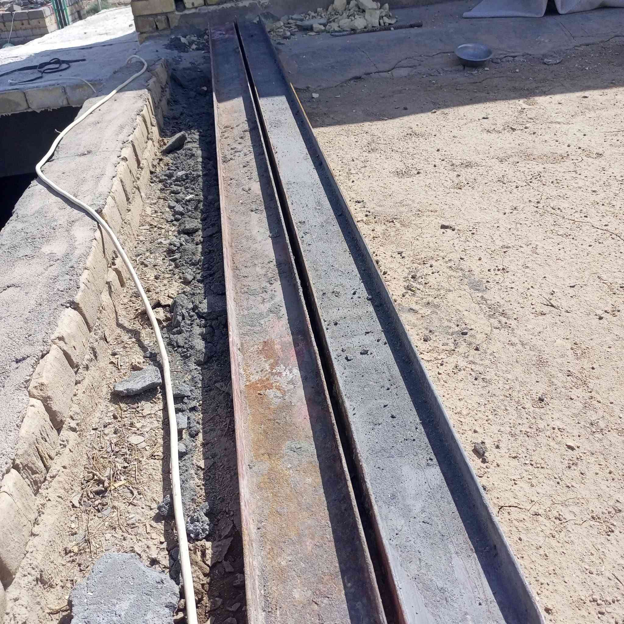سلام عليكم شيلمانات ثنين نضيفات طول الوحده 350 مكاني ناصرية مركز  ***********
