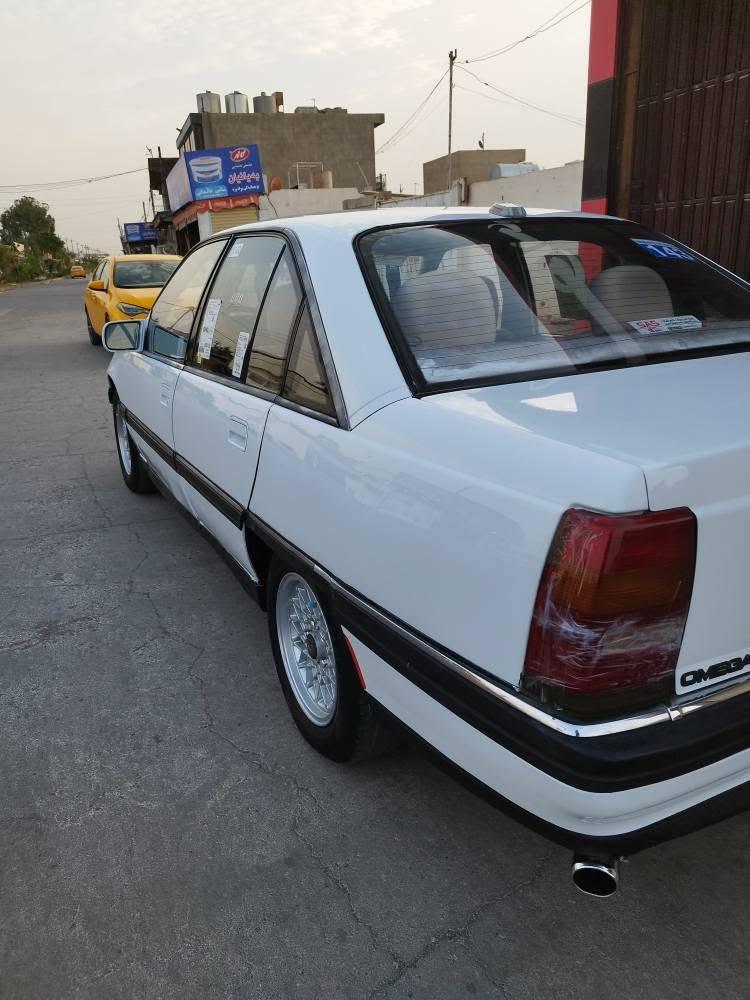 اوبل اوميگا • گير عادي • ٢٠٠٠ سي سي