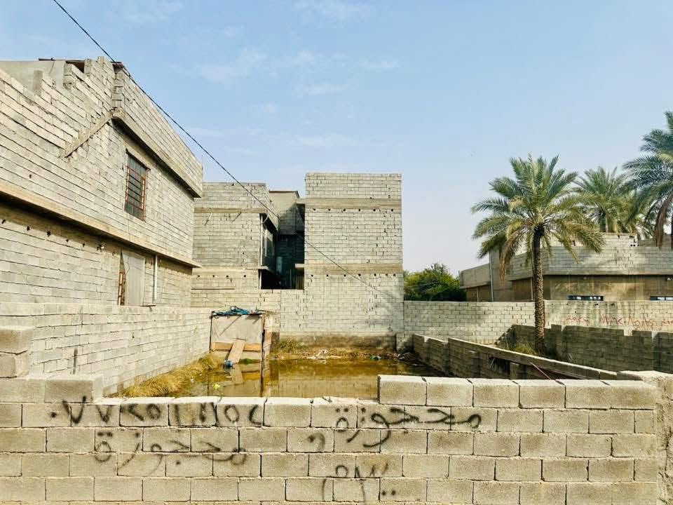 قطعة أرض تريدها كاملة 300م او 150م في بعقوبة / باب الدرب
سند 25 طابو زراعي
قريبة ع الشارع الرئيسي بموقع مرتب وحيوي
السعر مناسب وللجادين فقط

للاستفسار واتساب أو اتصال ***********
