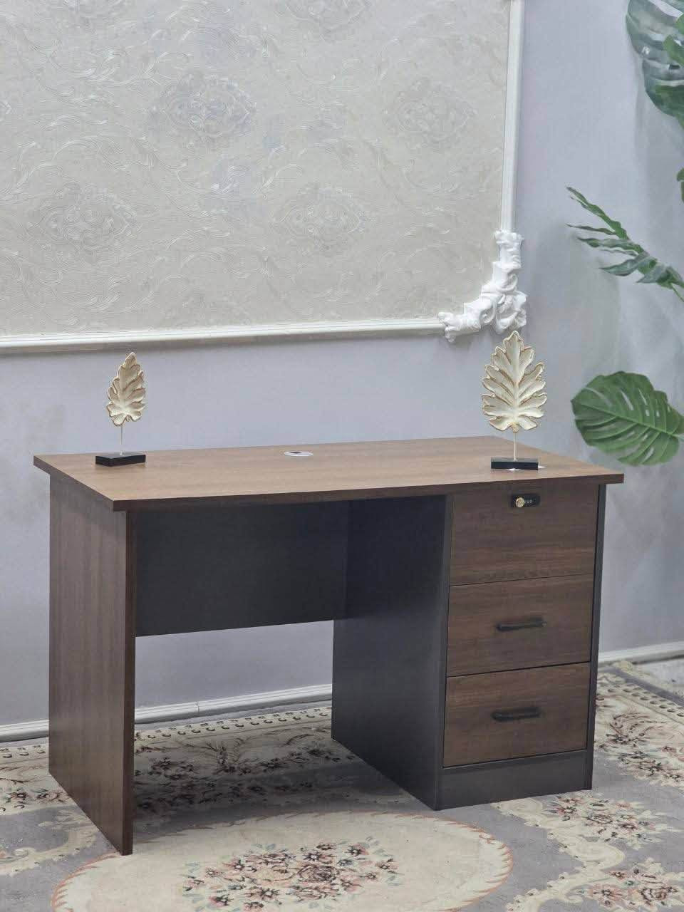 ✨ ميز مكتبي / ميز دراسي بتصميم عصري وأنيق ✨
أضف لمسة تنظيم ورقي لغرفتك أو مكتبك مع الميز العملي الذي يجمع بين المظهر العصري والمساحة المثالية للعمل أو الدراسة!

🔹 المميزات الأساسية:

تصميم مودرن: أنيق وعصري يناسب الديكورات الحديثة في المنازل، غرف الدراسة، والمكاتب.

مساحة مريحة: مصمم ليوفر لك مساحة عمل واسعة ومريحة لترتيب كتبك أو حاسوبك بكل سهولة.

أبعاد مثالية: حجم عملي يناسب المساحات المتوسطة والصغيرة دون التضحية بالراحة.

📏 القياسات:

الطول: ١٢٠ سم

العمق: ٥٩ سم

🚚 خدمة التوصيل: متوفر توصيل لبغداد وجميع المحافظات.

📲 للطلب والحجز السريع:

مراسلة الحساب مباشرة.

أو مراسلتنا عبر الواتساب على الرقم: ***********

#متجر_أف_يو #fuadverts #ميز_مكتبي #مكتب_دراسي #اثاث_منزلي #تنظيم_المنزل #عروض_المتجر #مكتب #ميز_دراسي #مكتب_دراسي
