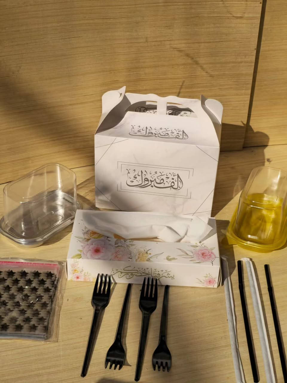 #بوكس افراح 100 قطعه 20 الف 
50 قطعه 12 الف
..............................................
بكج 35 الف 
100 بوكس 
100 علب كيك
100 شوكه 
100 قصبه 
..................
نص بكج 20 الف 
50 بوكس
50 علب كيك 
50 شوكه 
50 قصبه 
................
بطل مع الطباعه 
100 قطعه 25 الف 
50 قطعه 15 الف 
........................
علب ثنائي 100 قطعه 15 الف 
50 قطعه 9 الاف 
.......................
علب بقلاوه احادي بلاستك 
100 قطعه 10 الاف
...........................
للحجز صورة الموديل والعدد ورقم وعنوان 
توصيل بغداد 5 الاف 
محافظات 6 الاف
........................
واتساب ***********
