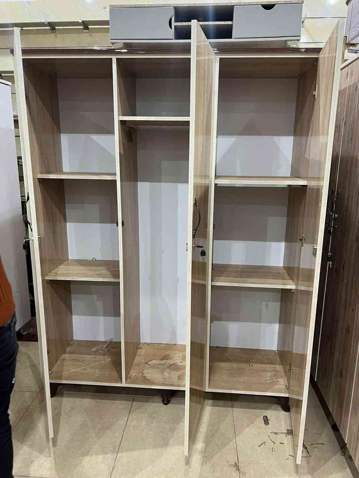 لا توجد تفاصيل

نص مكتوب في الصور:
- 3 باب 2 باب ابيض 2 باب رصاصي معرض صلاح آلدين للأثاث ***********
- معرض صلاح آلدين للأثاث
- جمله مفرد
- ***********
- 2 باب شغل درجه اولى معمل خاص معرض صلاح آلدين للأثاث *********** 2 باب شغل درجه اولى معمل خاص
- سبت ميز تراليت مع كنتور 2 باب 3 باب واحد تكريت معرض صلاح الدين للأثاث ***********
- معرض صلاح الدين للأثاث ***********