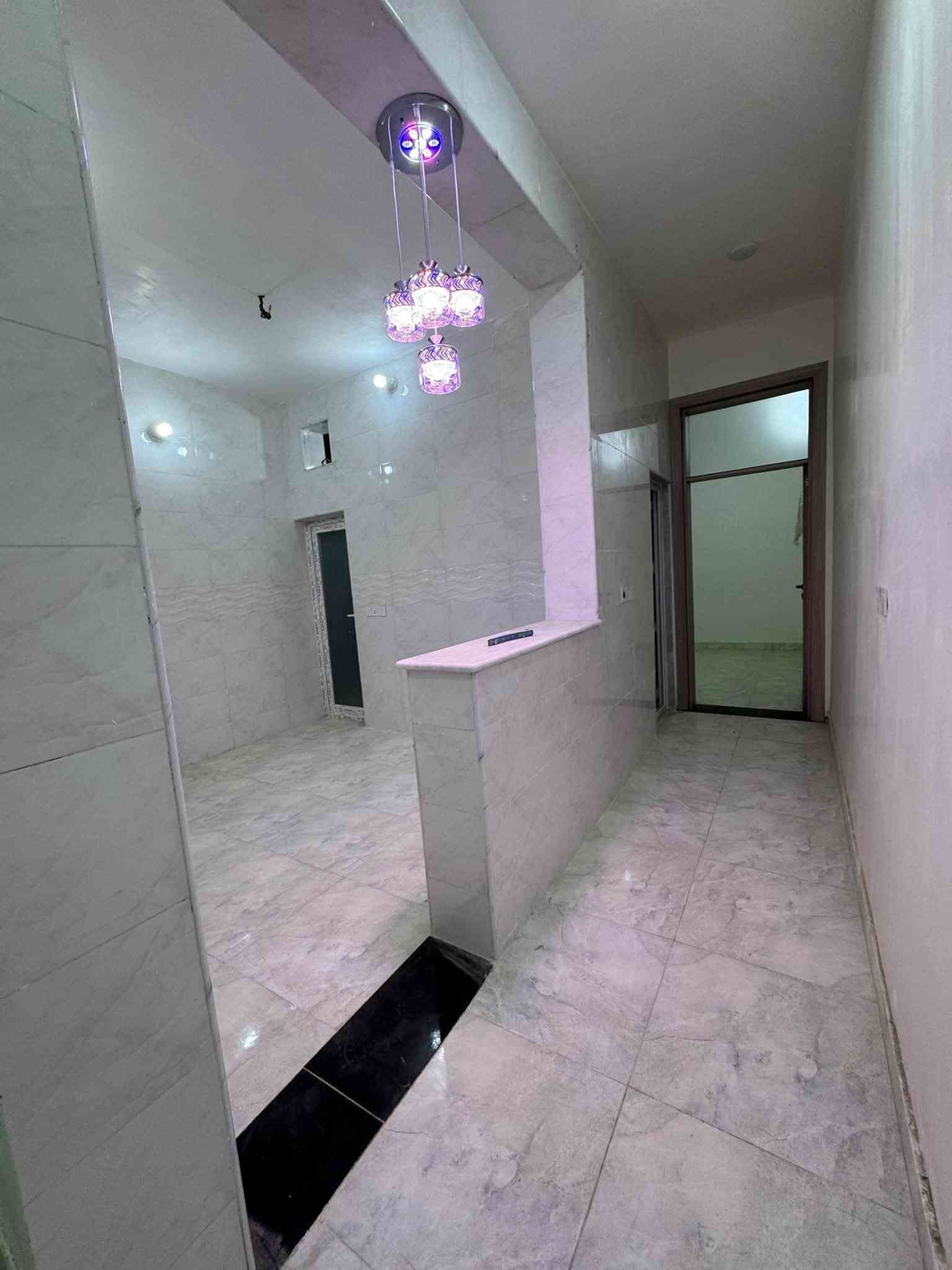 ✨ فرصة عقارية مميزة لا تُفوّت في قلب الديوانية! ✨
​هل تبحث عن منزل الأحلام بتصميم عصري وأنيق؟ بيتك الجديد بانتظارك بموقع استراتيجي هادئ وقريب من أهم الخدمات!
​📍 الموقع: الديوانية - حي الفرات شارع الصب.
​🏡 مواصفات العقار:
​📐 المساحة:100 متر ممتازة واستغلال ذكي لكل متر.
​🛏️ غرف النوم: 3 غرف نوم واسعة توفر لك ولعائلتك أقصى درجات الراحة والخصوصية.
​🛋️ الصالات: صالتين واسعتين بتصميم مودرن حديث يناسب ذوقك الرفيع.
​🚪 الاستقبال: صالة استقبال فخمة ومصممة خصيصاً للمواجب والضيوف.
​🍽️ المطبخ: مطبخ متكامل ومريح يلبي كل احتياجاتك اليومية.
​🚿 الخدمات: 3 حمامات/صحيات متكاملة وموزعة بشكل عالي الكفاءة.
​✨ لماذا هذا المنزل بالذات؟
واجهة عصرية وحديثة بألوان هادئة ومميزة، تشطيبات مريحة للعين، وموقع حيوي قريب جداً من كلية الطب والمرافق الأساسية!  
​📞 للإستفسار أو للحجز والمعاينة:***********
تواصل معنا الآن ولا تفوت الفرصة!
