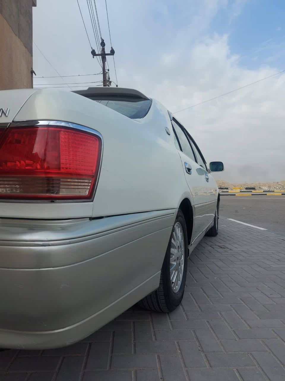 ملكه كصتين رقم بصرة نكليزي باسمي سياره جديده تعال وشوف سعره ٨٥ وبيه مجال الاستفسار ***********
