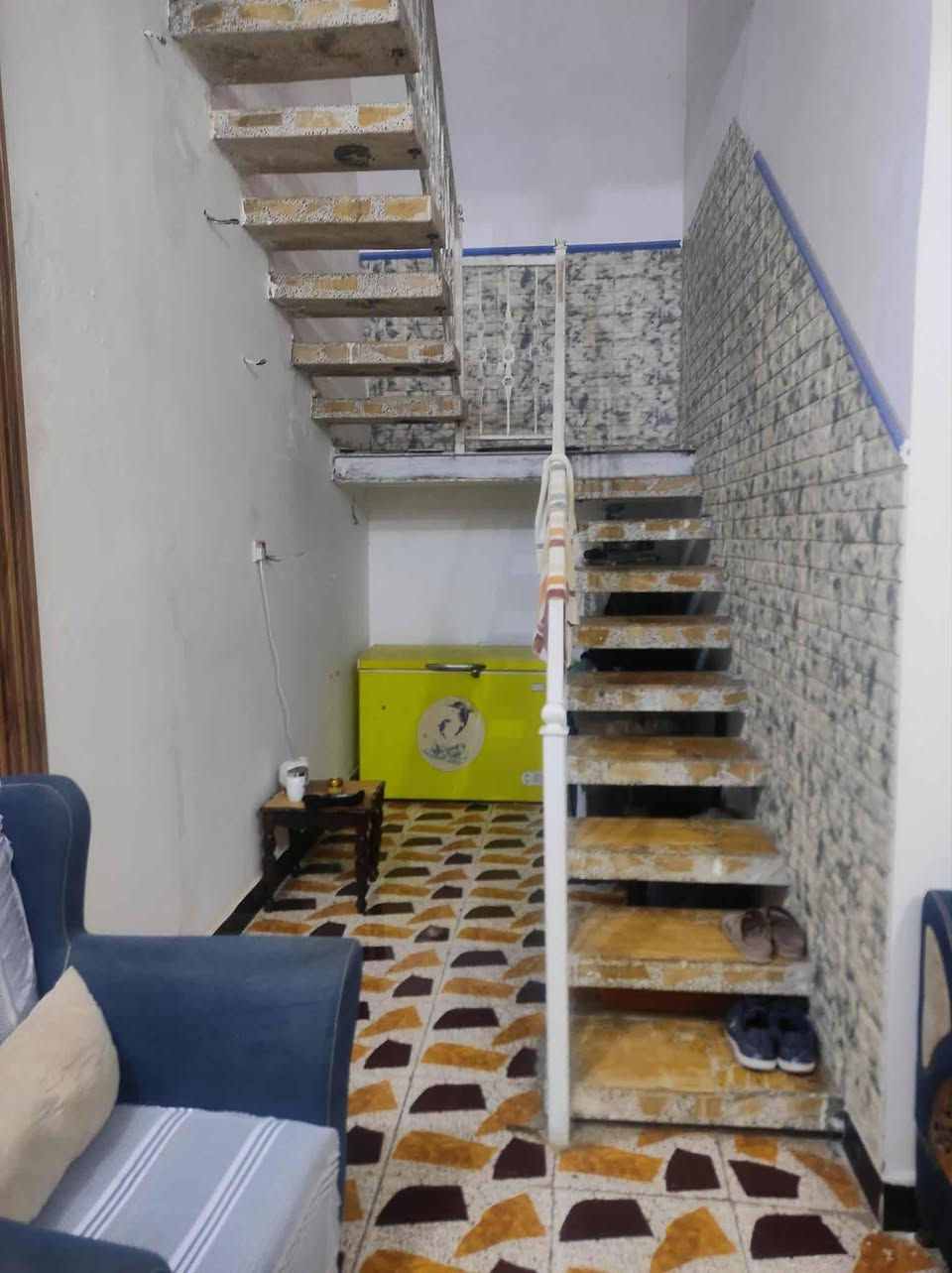 بيت زراعي للبيع 100 متر طابقين.. خنيطلة قرب المولد ماهر 
الطابق الاول بناء طابوك عكاده ساحه ديوانية مطبخ  صاله صحيات داخليه وخارجيه..
 
الطابق الثاني بناء فرمستون عكاده غرفيتن وصاله.. 
السعر 58.. 
*********** واتساب 
البيت يحتوي غرفتين فقط في الطابق الثاني..

نص مكتوب في الصور:
- ١٤:٤٩ ٢٠٢٥/٠٥/٣٠
- ١٤:٠٥ ٢٠٢٥/٠٥/٣٠
