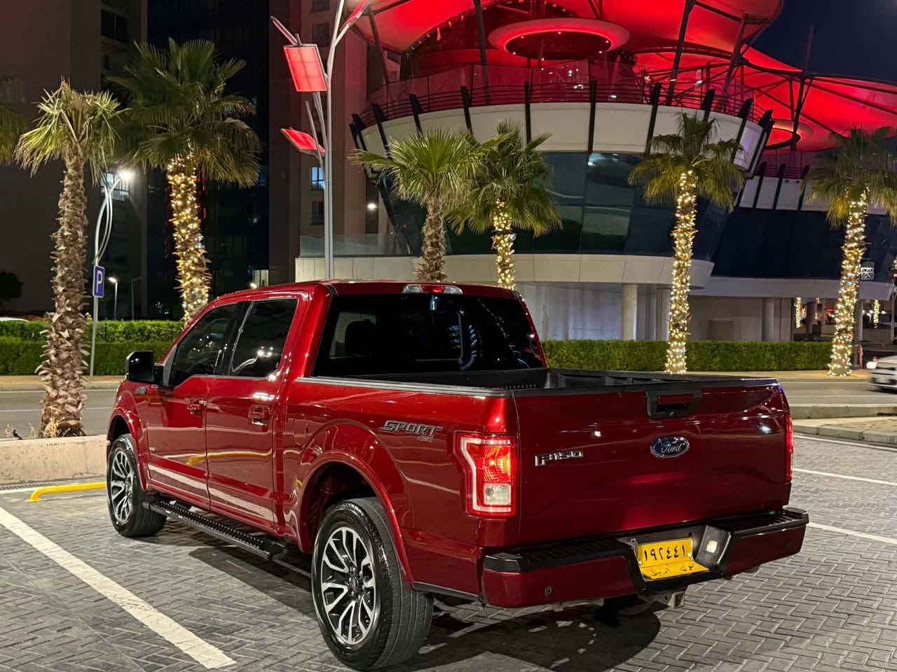 ## **فۆرد F150 - مودێل 2017**
@ * **مواستفات:** XLT (فول مواسەفات)٥
 * **مەکینە:** ٦ پەستن توربۆ (گێر و مەکینە بە شەرت، نەکراوەتەوە)
 * **بۆدی:** کورت / دەرگا گەورە (مەرغوب)
### **تایبەتمەندییەکان:**
 * شاشە گەورە
 * کوشین کەهرەبایی
 * کۆدی دەرگا
 * سوکان ڤۆلیۆم
 * تەحدید سورعە
 * **یاسایی:** تەحویل و غەرامە بە شەرت (یەک ملیۆن غەرامەی لەسەرە)
 * **نرخ:** ١٥٨ وەرەقە ($15,800) و مەجالی تێدایە
 * **شوێن:** هەولێر
### **پەیوەندی (واتساپ):**
 * ***************
 *## **فورد F150 - موديل 2017**
 * **المواصفات:** XLT (فول مواصفات)
 * **المحرك:** 6 سلندر توربو (Gear & Engine بشرط عدم الفتح)
 * **الهيكل:** بدي قصير / باب كبير (مرغوب)
### **المميزات:**
 * شاشة كبيرة
 * كوشن كهربائي (كرسي كهرباء)
 * كود على الباب
 * تحكم أزرار الستيرن
 * تحديد سرعة (مثبت سرعة)
 * **الحالة القانونية:** التحويل والغرامات بشرط (عليها مليون دينار غرامة)
 * **السعر:** 158 ورقة (15,800$) وقابل للمجال
 * **الموقع:** أربيل
### **للتواصل (واتساب):**
 * ***************
 * *************** ***************

