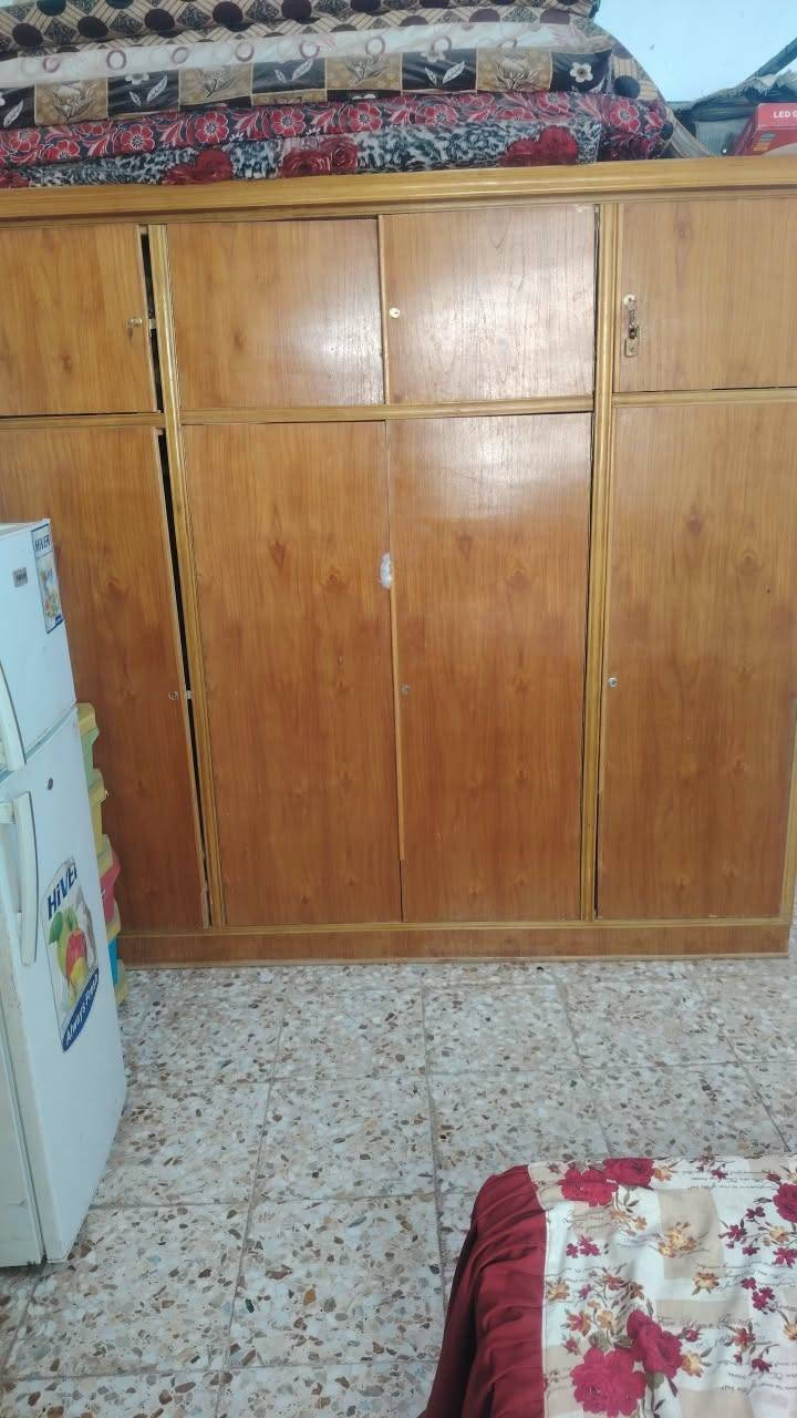 غرفة نوم للبيع السعر ٣٥٠ اي استفسار عدكم راسلو  واتساب صاحب الغرفة  هاذ الرقم  ***********.السعر بي مجال
