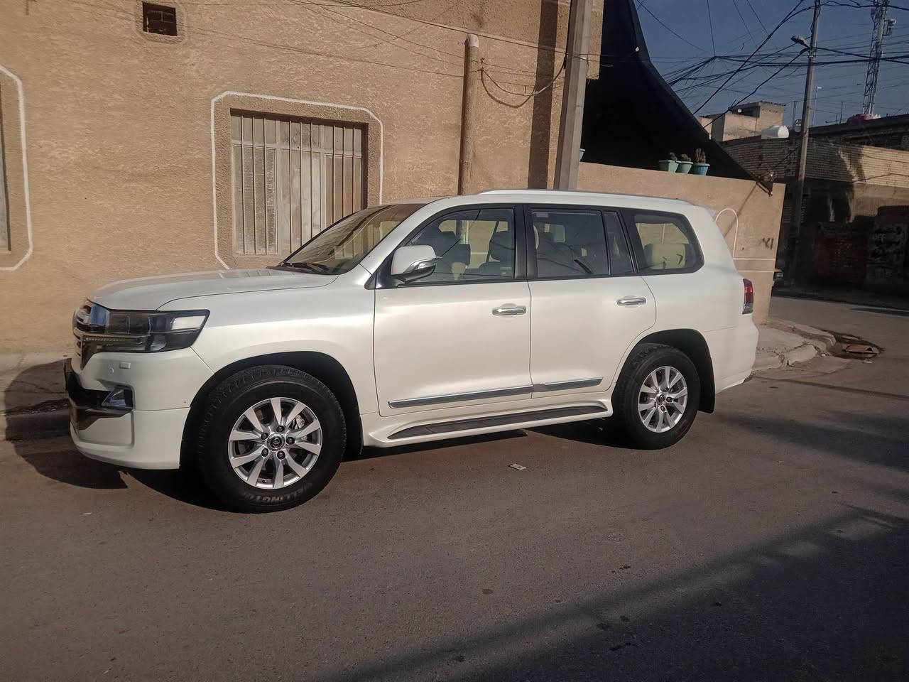 لاندكروز ١٧مكفوله من الصبغ ول تبديل فول مواصفات محرك سته ٤٠٠٠بيه بارد بسيطه كلش باب السايق وحافت البنيدشويه ماشيه ١٣٠هاتف ***********

