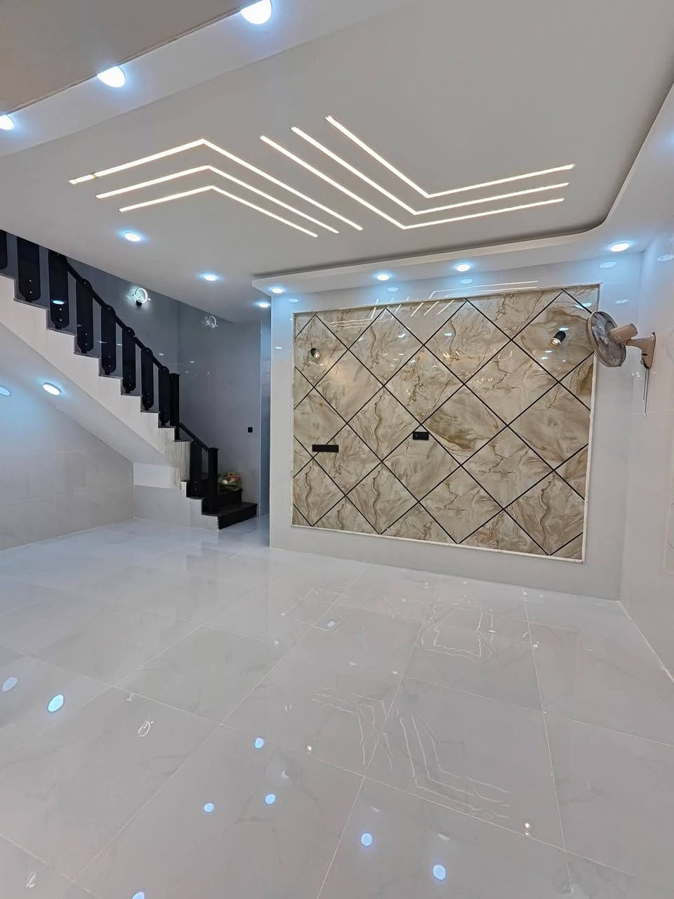 كربلاء شارع سندباد • ١٠٠م طابقين • ملك صرف