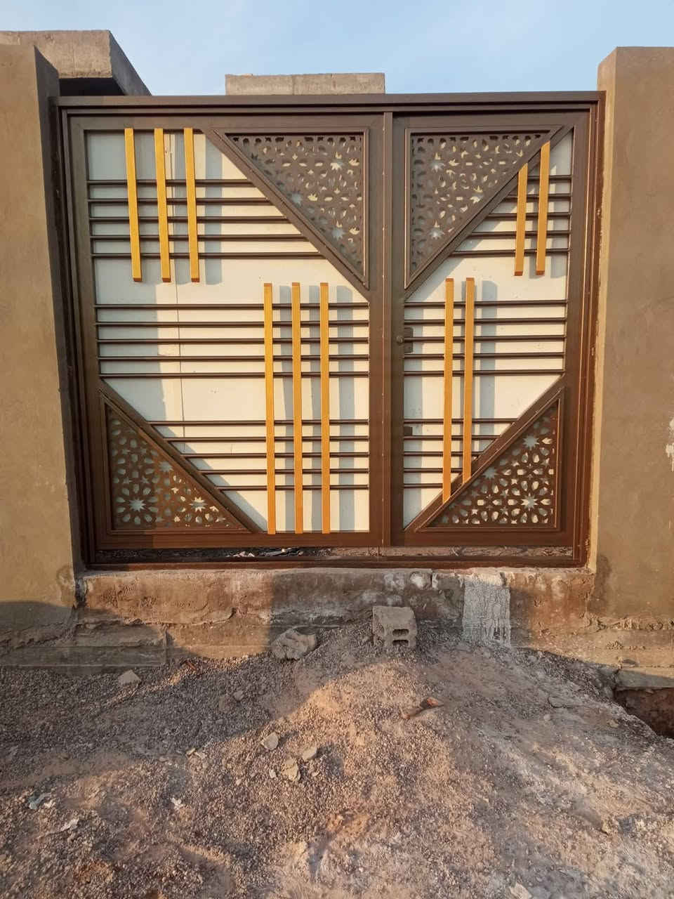 سلام عليكم ورحمة الله وبركاتة
اشتغل صباغ  نفس التشوفه بل صوره شغل درجه اوله 
السعار تنافسيه جدآ مكاني نجف. *********** موجود واتساب او تفضل على خاص
