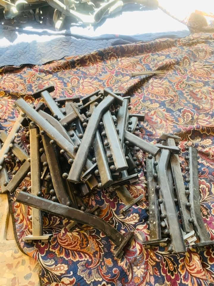 السلام عليكم تعزيله محل ستاندات كامله
تعلاكه ملابس عدد ١٦٠ قطعه

تعلاكه بجامه عدد ٩٥ احسبهن ٩٠

تعلاكه سجه ام 7 حبات عدد ٥٠

تعاليك حديد تفصال طول ٢ متر ام ٧ حبات

تعاليك حديد تفصال طول ١.٥ متر ونص ام ٧ حبات

ستاند كبير بجايم عدد ١

ذراع لتنزيل الملابس عدد ١ هديه  

سجج كامله عدد ٣٠

مرايه ديكور كبيره

قيم بما يرضي الله

مكاني بابل نادر ٢

للاستفسار الاتصال وبخدمتكم***********
