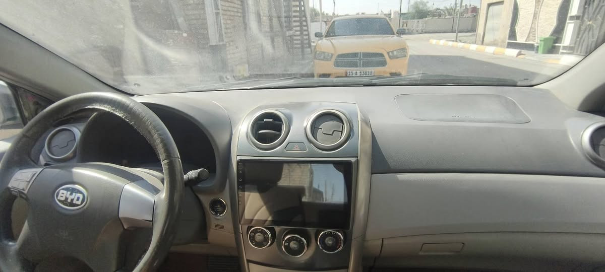 السلام عليكم Byd G3 2013 
ذي قار  عندي وكالة عامة بأسمي وراعيها موجود
 بكل وقت تريد مداور بالخدمة
گير مكينة بلادي تخم تاير ويل اسود جاهزة تبريد شغال تدفئه 
مكينة بيها خيط تبخير قليل جداً 
السعر ٤٥ ورقة بيها مجال قليل للشراي 
التواصل على الرقم ***********
