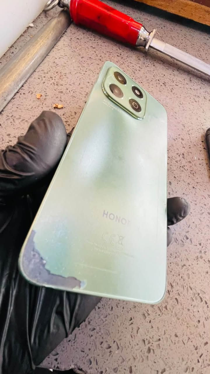 سلام عليكم ورحمة الله وبركاته
للبيع جهاز HONOR X6b زيتوني مرتب 
ما بدل أي شي بس جلخات هذني بصور 

عنوان حي جامعه 

ذاكره (تخزين) 256
عشوائي (8) 
 جهاز مرتب مكفول 

سعر 145 وبي حك جيه وتدلل 

رقم ***********
