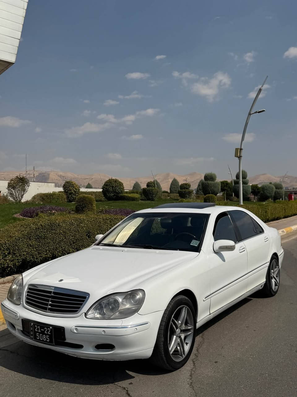مارسیدس خەواص S500 - V8مۆدیل ٢٠٠١ ، دەرگا لارج ، فول مواسەفات ، سڵایت ، پەردە ، دەبڵ جام ، پێش و دوا حاسە ، شاشە ئایپاد ، كوشن جلد و هیتەر و خەزن و سیاحی ، دەبڵ و چوپەكانی ئیشەكات ، گێر و مەكینەی بەشەرت سەوت و بوخار و بێ كرانەوە ، پێش و دوای چركەی نیە ، كامل كارەبای هەمووی ئیشەكات ،كۆدی هەیە باركۆدی وەرگرتووە ، لێدراوی نییە ، ٦ پارچە بۆیاخە ، سەقف و شانی بۆیاخ نیە ، لە سلێمایم موشتەریت تێل بكە لە خزمەتام جوابی نامە نایەمەوە هەموو شتێكم نووسیوە لەگەڵ ڕێزم
سعر ٥٨ گەڵا - *********** السليمانية, العراق
