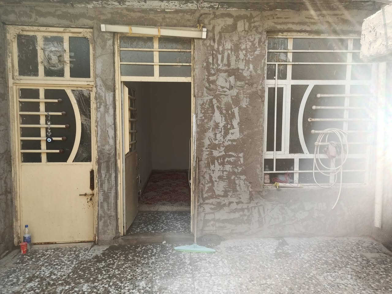 بيت للبيع زراعي مساحة 100 متر بيت مرتب كاشي وبياض وفرع تبليط مجاري كافة خدمات موجوده العنوان الدسيم مقابيل حسينيه الشيخ وهاب السعر 40 بي مجال الاتصال ***********
