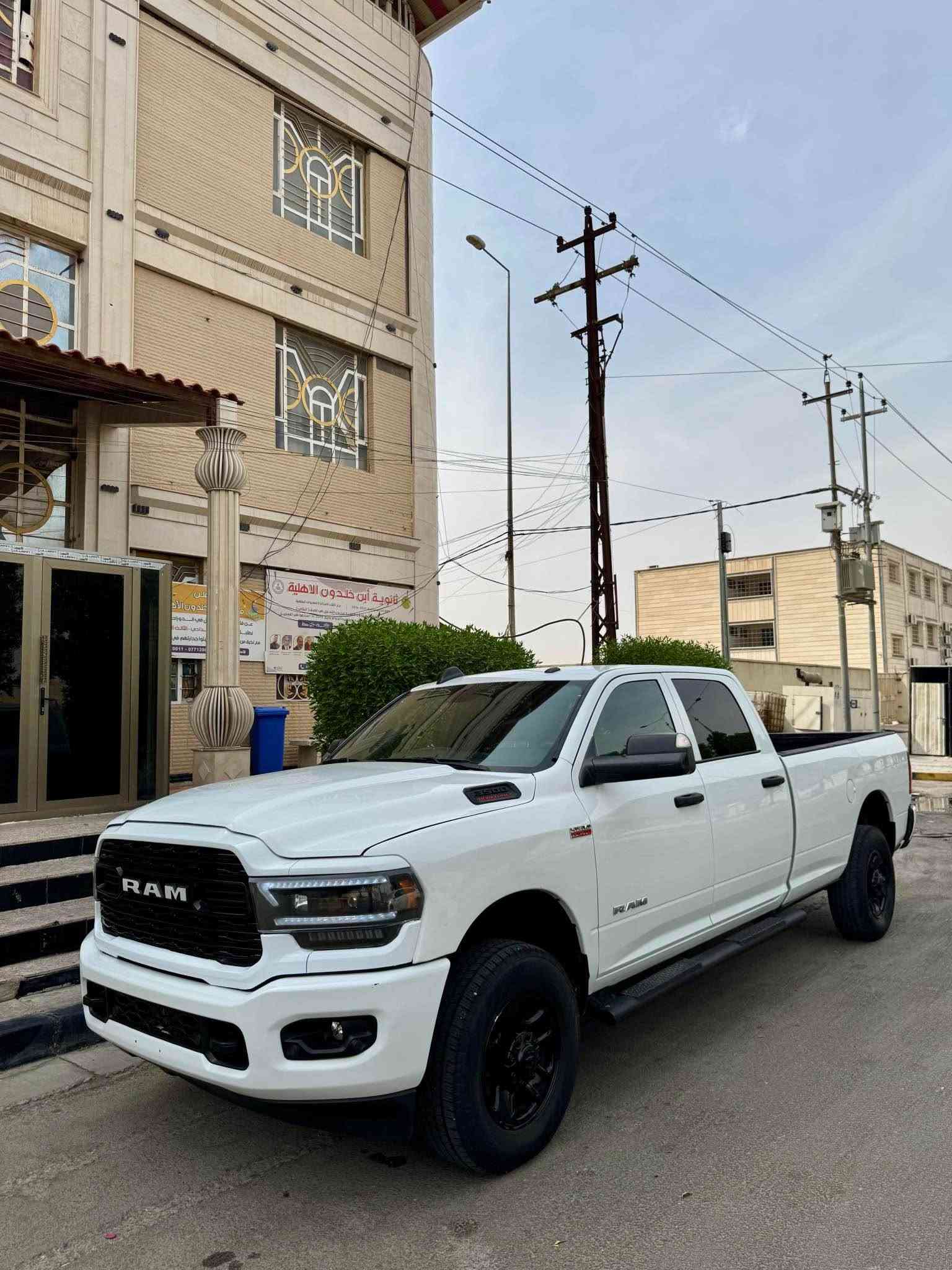 رام ٣٥٠٠ • V8 ٦٫٤ • ١١ ميل