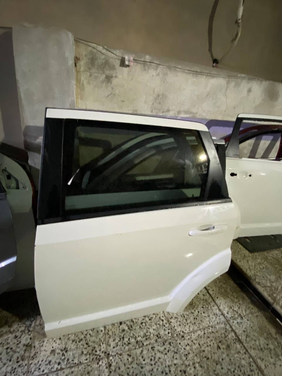 السلام عليكم تحيه للادمن حبايب گلبي عرض حلو أبواب جورني ابيض وكريمي وصناديگ شرط النضافه مكاني ديوانيه مال گصه شرط النضافه الباب ب٧٥ الف مقفلات الصناديگ الواحد ب٧٥ تدللون ***********
