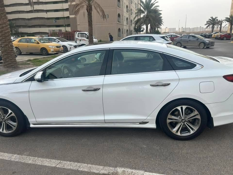 سلام عليكم
سوناتا 2000توربو موديل 2018 فوووول مواصفات 
محرك وكير مكفولات وبلادي مامفتوح بيها برغي 
السياره بيها كل مواصفات الفول 
رادار امامي وحساسات خلفيه ونقاط عمياء
كراسي كهربائي وجلد اصلي 
فتحة بانوراما 
تحكمات ستيرن كامله 
تحديد مسار ومثبت سرعه 
تبريد امامي وخلفي
تبريد تدفئه كشنات واسترين
لايت زنون 
وكل مواصفات الفول الأخرى وحتى كتلوكات الشركه موجوده بيها
السياره حادثها خلفي وسطحي بيها صبغ جاملغين خلفيه وصندوق فقط 
السعر 138 وبيها مجال بسيط جدا 
للاستفسار الاتصال بالرقم *********** بغداد
