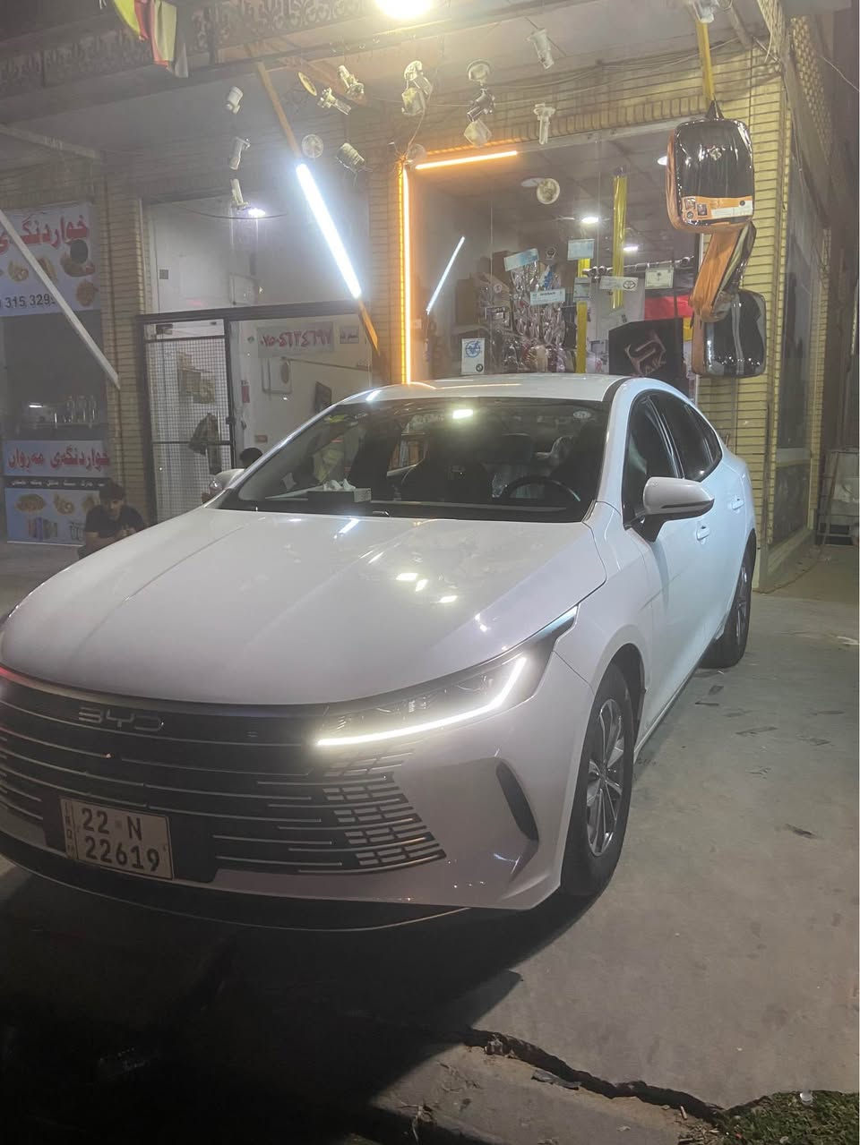Byd destroy 05 
سەیارەکە زۆر جوانە ماشااللەی دەوێ سبوخ تەعدیل تەزرە بە شەرت هیچی نیە ٧ هەزار کیلۆمەتر رۆشتوە قۆپەکی گچکەی هەیە لە چامڵخی پێشەوەی هەیە سعریشی ١٣٩ وەرەقە و مەجالەکی کەم  
ژمارە مۆبایل *********** Singapore
