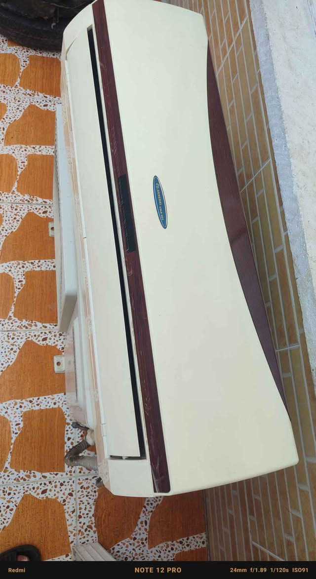 السبلت جنرال طن واحد للبيع . تبريد و تدفئة بشرط. بدون تصليح و نظيف جدا.  غاز كامل . سعر130 ألف . مكان اربيل فرمان باران. *********** أربيل, العراق

