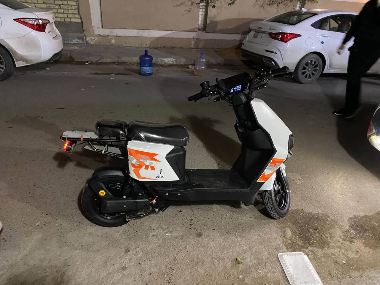 السلام عليكم 
دراجة للبيع شحن 

5 بطاريات نص عمر 20 كيلوا 
تمشي 
البطاريات الجديدة سعرهن ( 200 ) تبدلهن ترجع بلادية
كفالة عقل ،ملف ، ظفيرة ، وين متريد افحص 

ماشية 7000 
موديل 25 

***********
مكاني: بغداد القاهره 

السعر 400
