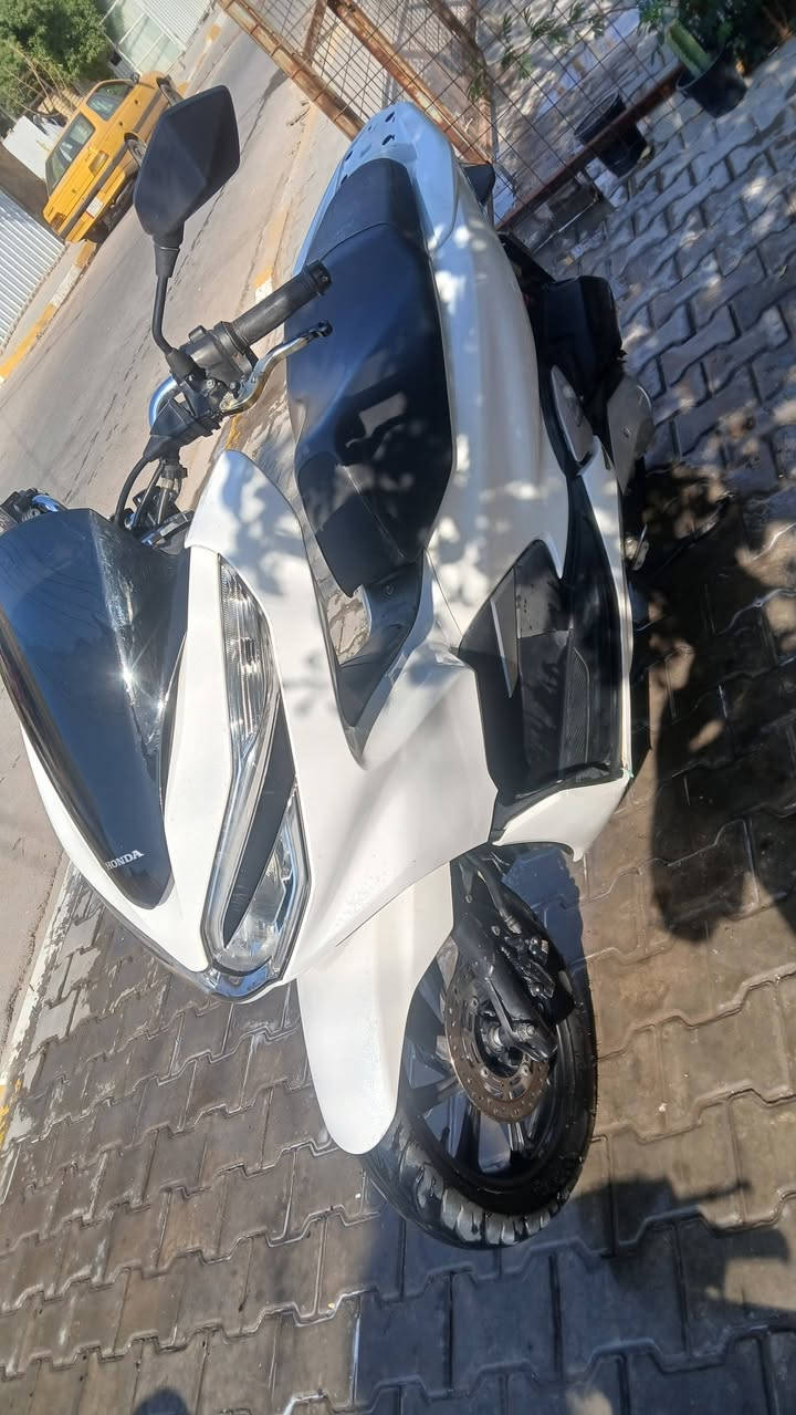 جيل الثالث Pcx
موديل 2020 ياباني وارد كوري 
كهربائيات كلها شغاله 
كلجات 
ومكينة خرسة 
حساس ازدحام A
تدفئة باليدات 

بغداد الحسينية / ***********
السعر 14
