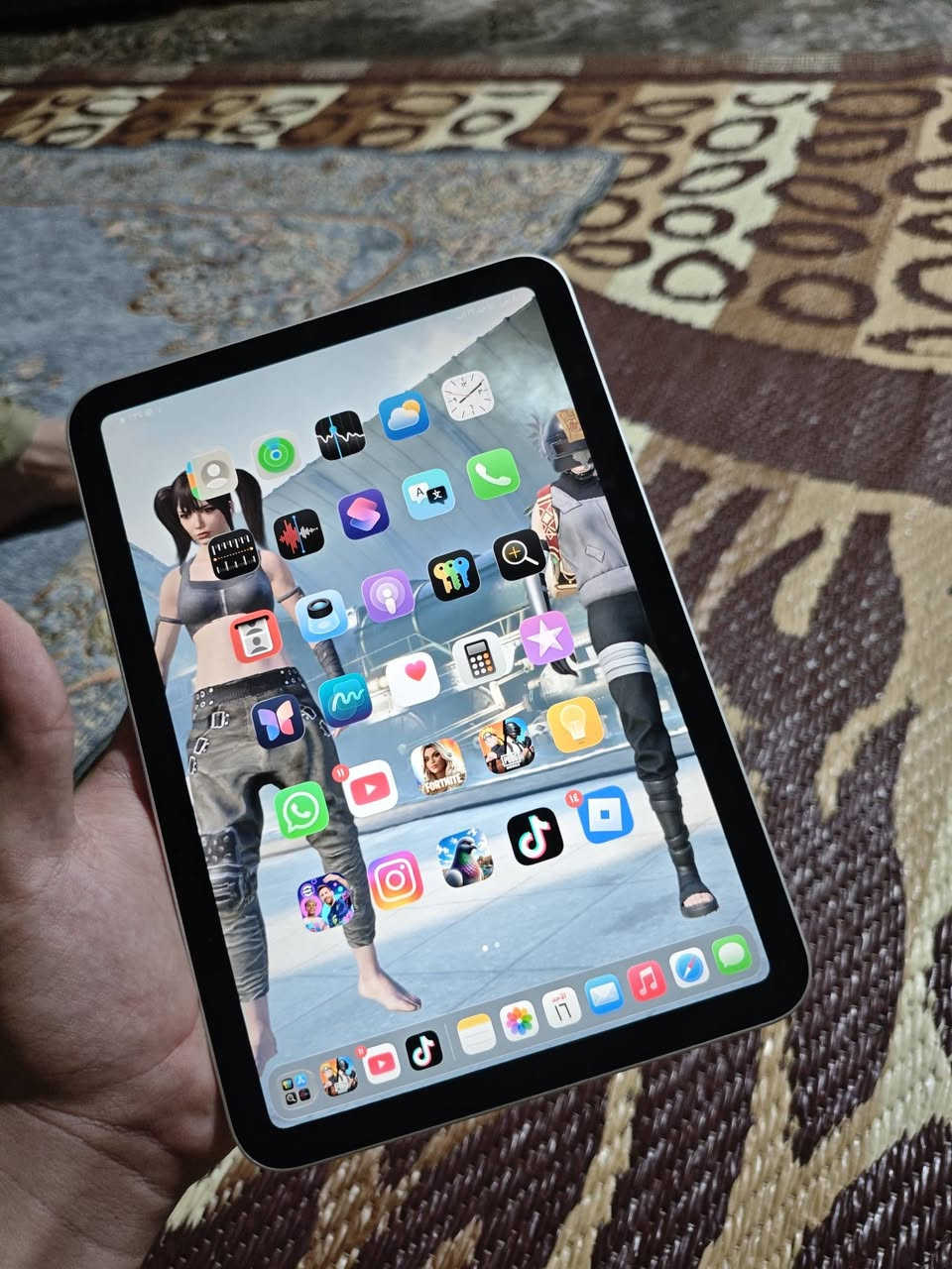 ايباد ميني 6 للبيع ذاكره 64 بالببجي 60 فريم دقه عاليه واضحه النظافه مال الجهاز 99% الجهاز ما بي لا شفط ولا كسر ولا كل شيء بطاريه 86 الجهاز يحتوي على ملحقات شاحنه وكفر كيبورد دين ماوس واحد وياجو يشتك بلوتوث الجهاز سعره 330 وبي مجال بسيط مراوس 13 عادي عنواني صلاح الدين قضاء سامراء التواصل على الرقم*********** او خاص
