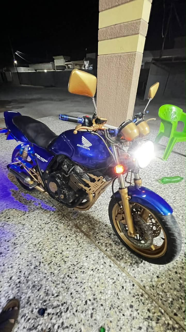 ⚜️ موديل 2004
⚜️ محرك 400cc
⚜️ 4 سلندر
⚜️ VTEC
⚜️ تبريد مائي
⚜️ قير 6 غيارات
⚜️ لون أزرك 💙
⚜️ تشغيل سلف
⚜️ دبل دسك أمامي
⚜️ دسك خلفي
⚜️ جنزير
⚜️ عدادات أصلية
⚜️ صوت 4 سلندر مميز
⚜️ سحب قوي وثبات ممتاز
⚜️ الدراجة مرتبة وجاهزة للاستخدام

💰 السعر: مليون ونص قابل للتفاوض

📍 العنوان: الأنبار الحبانيه الخالديه 
📞 للتواصل: ***********
