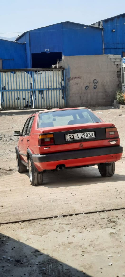 بسم اللە الرحمان الرحیم 
جیتا مۆدێل ١٩٩١ - VW jetta 1991
سەیارەیەکی جوان و بێ کێشە 
دەعمی قورسی نییە بەدەنی زۆر جوان و پاک ماوەتەوە  
چوار ویلی سپۆڕت و چوار تایەی تازەی لەژێرە 
گێڕ و مەکینە بێ دوکەڵ و بێ دەنگە
ڕەقەم سلێمانی بە ناوی خۆمەوەیە تا ٢٠٢٨
 بەشەرتی تەحویل و غەرامە ئەیفرۆشم 
سەیارەکە لە سلێمانیە
*********** السليمانية, العراق
