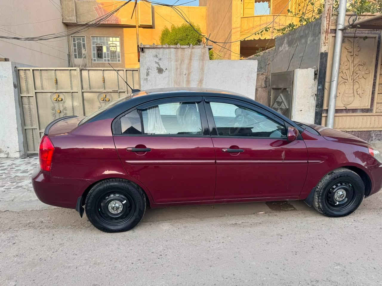 اكسنت 2010 سنويه وهزه جديده بأسمي تحويل ثاني يوم سياره نضيفه كير مكينه خير من الله تبريد ثلج ❄️داخل السياره شركه شاشه كامره 
السياره بلاديه فقط قطعه وحده البنيد مبدل نفس اللون الباقي مكفول السعر 87 ورقه وبيهة مجال
مكان بغداد الدوره للأستفسار : ***********
