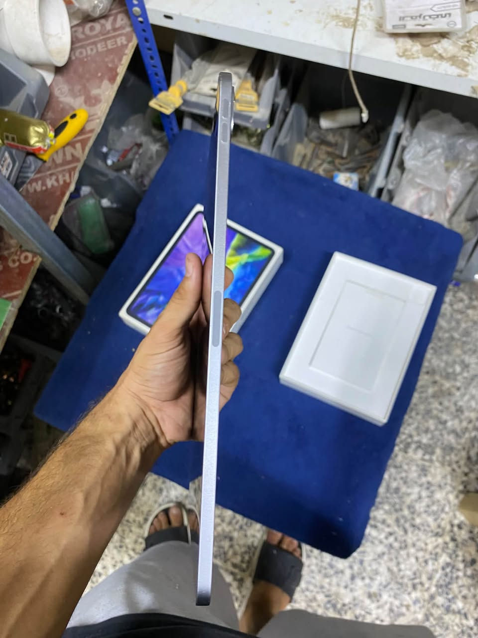 سلام عليكم ايباد البيع ام 2 جهاز ما داخل تصليح ذاكرته 128 بطاريته 87 بي فطر خفيف وما مثر علئ اللمس بل كلاسه وهيه تتبدل مكاني بغداد الزعفرانيه سعره 650 بي مجال حك الجيه 
*********** بي وتساب

نص مكتوب في الصور:
- ٦ ربيع الآخر