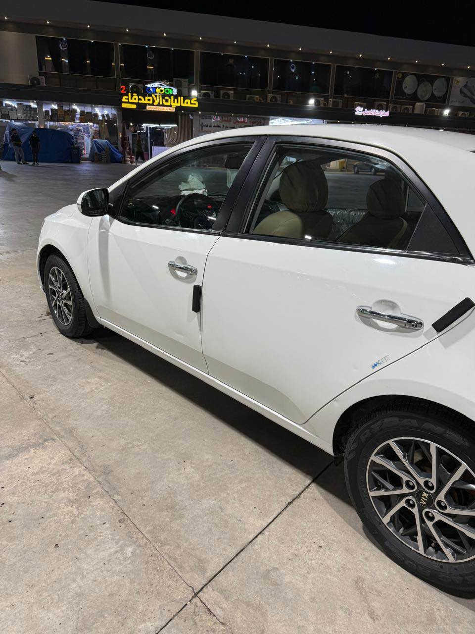 كيا سيراتو موديل 13 خليجي والسياره جاهزه من كلشي مكينه كير حداده تبريد كهربائيات وبيه طخات مثل ما واضح بلصوره سنويه جديده لل2030 والسياره بأسمي وتحويل ثاني يوم وسياره حلوه ومرتبه رايدها 95 وبيها مجال شراي يتصل ع رقمي *********** ومكاني البصره الأصمعي Singapore
