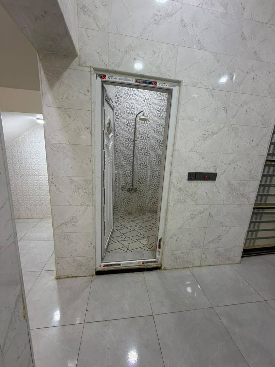 🎁يا الله بيت للبيع خلف
شارع مجمعات 100متر طابق ونص مطلوب المصرف العقاري 
تطلوعه 45وبي مجال 
لاستفسار سيد محمد ***********
