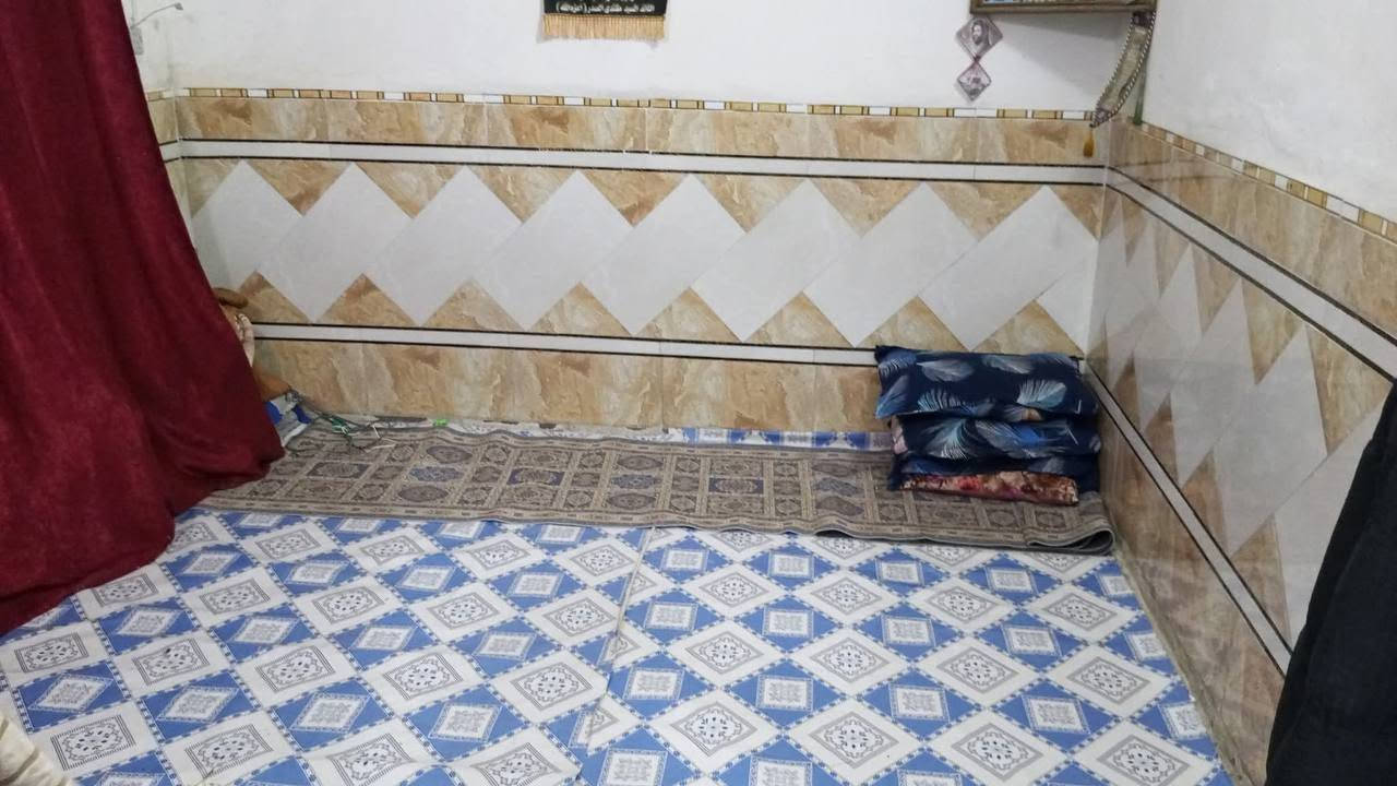 #يالله
 بيت البيع 

العنوان منطقه الماجديه شارع الجامع

طابو صرف
 
مساحته 57 متر 
بناء قاطين يحتوي على 3 غرف وستقبال وصحيات ومطبخ 

السعر 60 وبيه مجال للشراي

الاتصال ع الرقم التالي أو مراسلتنا عبره الواتساب 
***********
