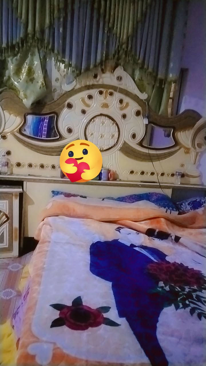 غرفة خشب • للبيع