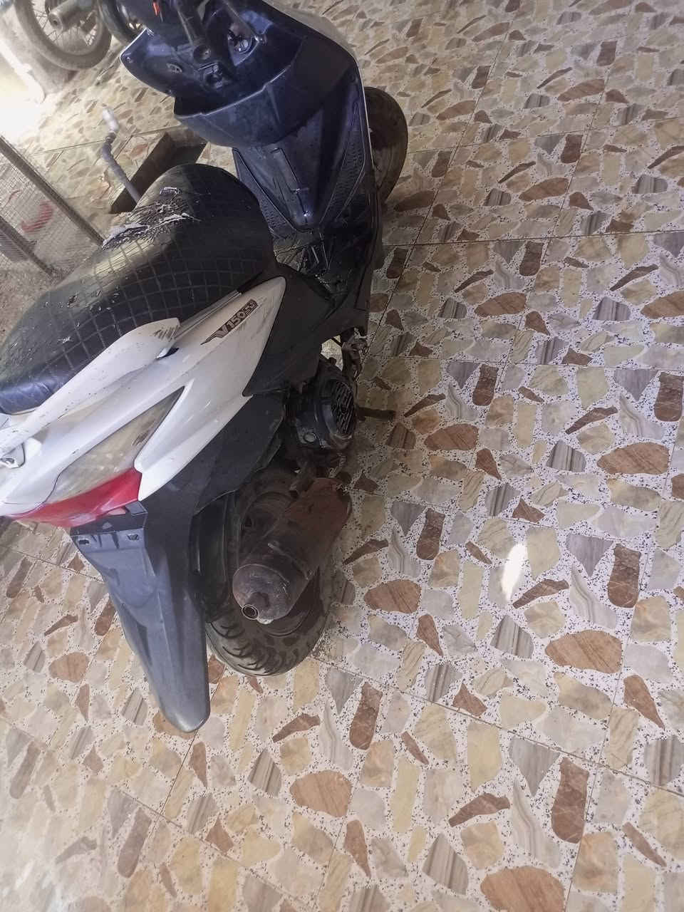 للبيع  ادرس حديث 
شغالة محرك ناعم لاتنقيص لاتبخير 
سلف هندر شغالات 
اشاير هورن شغالات   الدشبول طافي نقص فيشة فقط 
السعر 180
الشراي يتصل ***********

اني مكلف بالنشر
