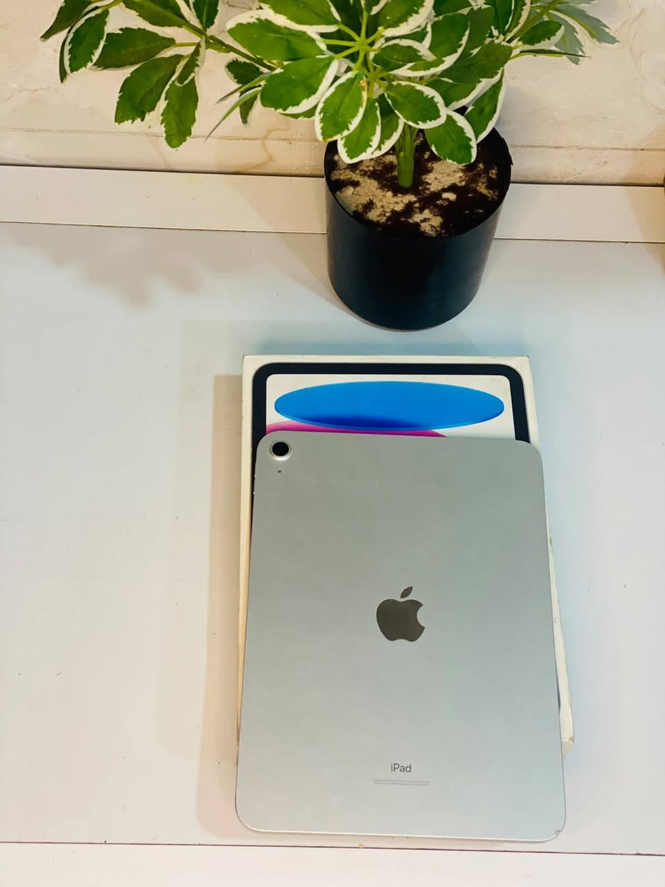 ipad 10
ذاكره . 265 
بطاريه . 97 
نضافه . 98 % 
ملحقاته . كامله 
اخو الجديد . 
السعر خاص . 
رقمي . ***********
