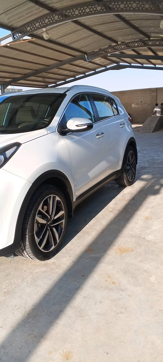 كيا سبورتج 2021 خليجي للبيع (مال جناي)
• نوع السيارة: كيا سبورتج (Kia Sportage)
• الموديل: 2021
• المواصفات: خليجي
• المحرك: 2000 دوش (DOHC)
• المسافة المقطوعة: 90 ألف كم
• الرقم: بغداد الدولي (السيارة باسمي، متوفر تحويل سنوي أو وكالة حسب رغبة المشتري)
حالة البودي (حسب السونار المرفق):
• السيارة بحالة ممتازة (كانت استخدام امرأة).
• توجد تعديلات (بارد) في الأبواب الخلفية فقط، والسيارة ما شاء الله خير من الله وجاهزة للاستخدام.
الموقع والسعر:
• المكان: واسط - قضاء الزبيدية
• السعر: اكتب كلمه تم وسيصلك مباشره بالرد الالي 
للاستفسار والتواصل:
💬 المراسلة على الخاص أو عبر الواتساب: ***********
