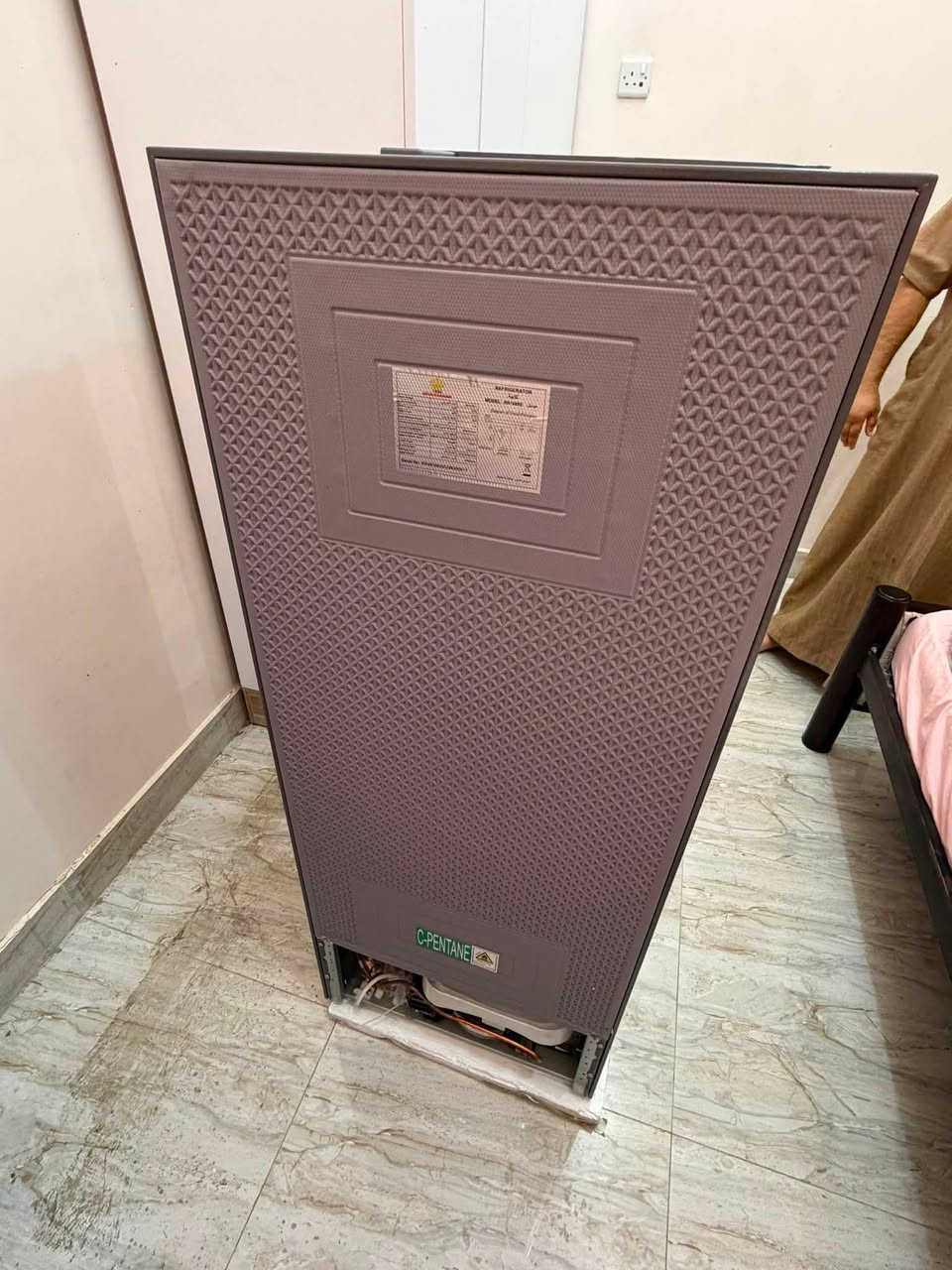 ثلاجه ثمانيه قدم م مفتوحه وبعدها جديده بكارتونها سعرها 250 مع المجال / للتواصل ***********
