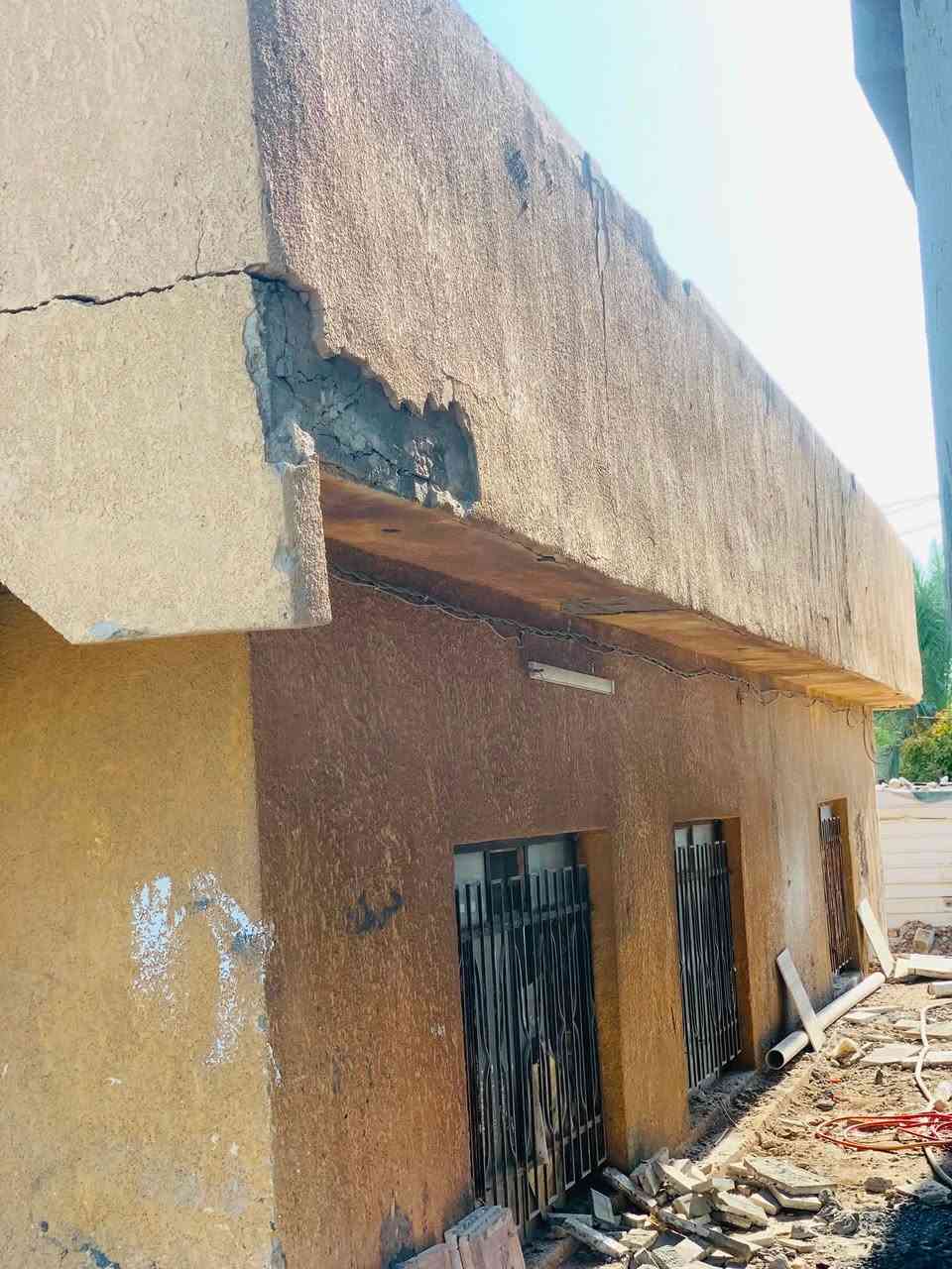 السلام عليكم بيت تفليش للبيع  مساحه 300مسلح شبابيك ثقيله البيت طابوك العنوان أبوغريب قرب  محطة جوهره العدنان للاستفسار ***********
