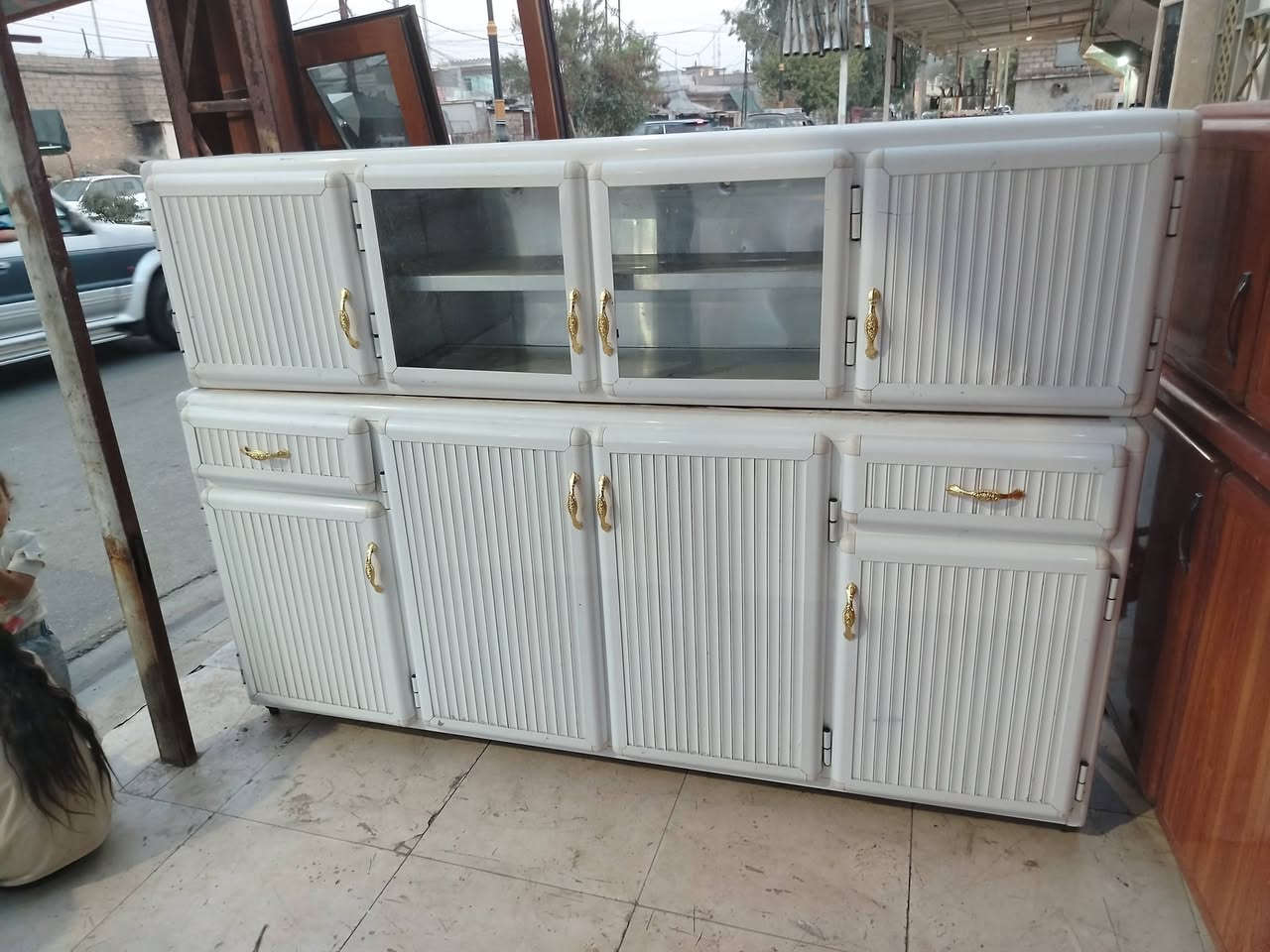للبيع كونتر ارضى ملحق مترين نضيف شغل تقيل سعر ١٧٥ بي مجال *********** اسيا ***********
