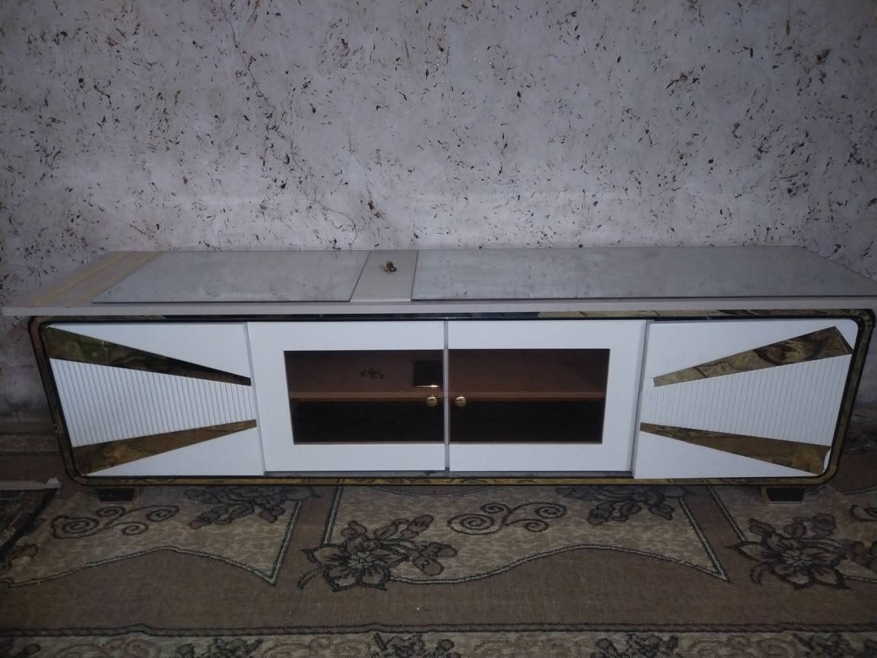 سلام عليكم ثلاجة وميز وغرفة مال اخشاب للبيع مكاني بغداد للستفسار ***********
