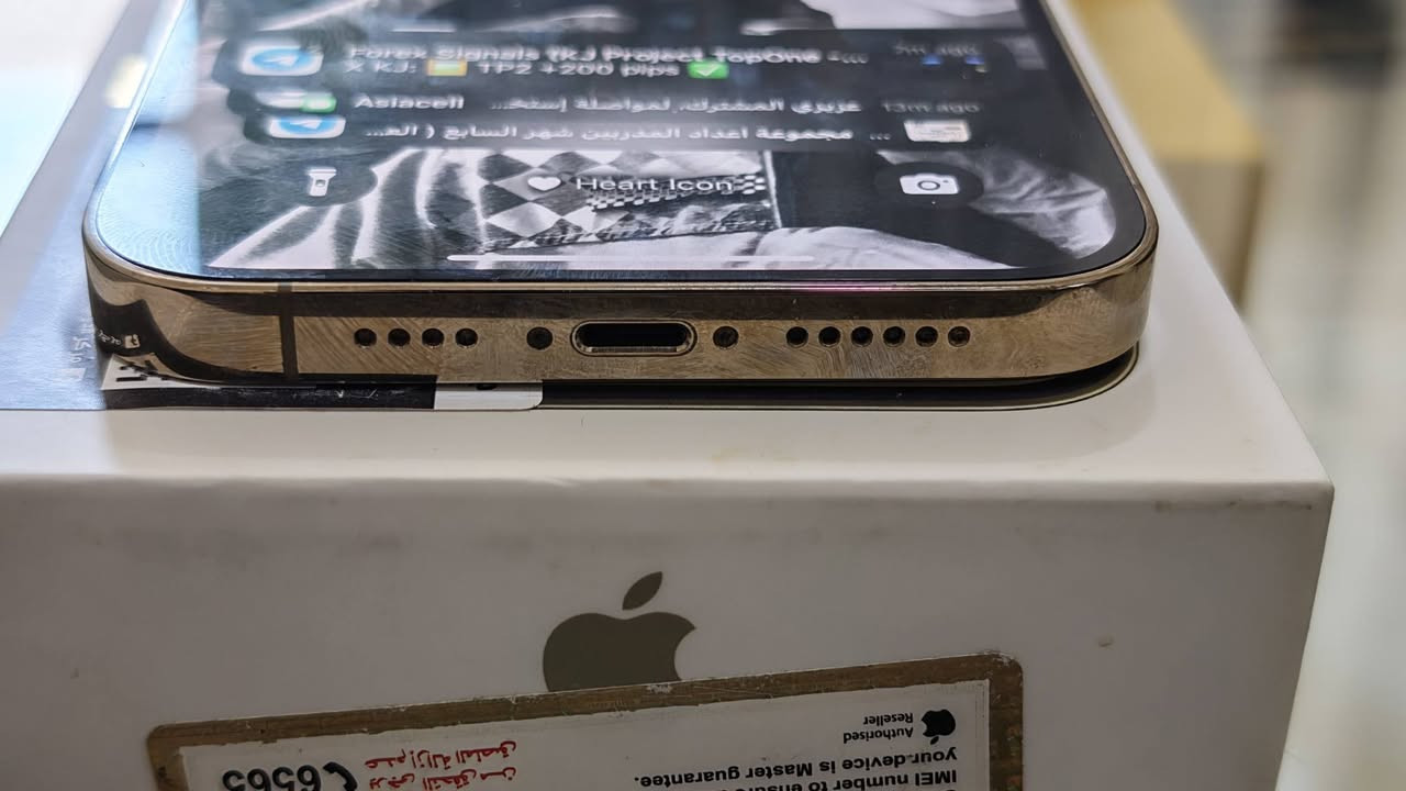 ايفون 14 Pro Max
مساحة 256 نسخة شرق اوسط الاصلي 

الجهاز بلادي 100% وتربروف وبطارية 84 عمرها كلش حلو ويطول وياك اكثر من نص نهار  - ما احجيلك عالنظافة الصور موجودة 

عيبة الوحيد بي شخطة صغيرة بالظهر موظحة بالصورة

السعر 850 الف قفل

رجاءا البي يدور سعر اقل اجهزة البالة موجودة بنص السعر

للتواصل ***********

العنوان زيونة - قرب شارع الربيعي
