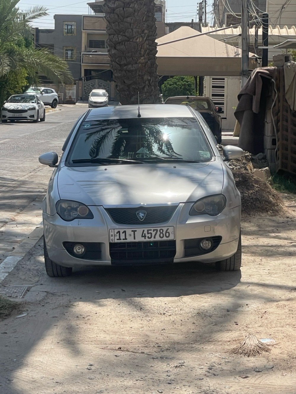 السلام عليكم للبيع فقط بروتون جن ٢ موديل ٢٠١٦ بدون صبغ بيها باب سايق مبدل نفس اللون 
ماشية ٩٩ الف سيارة جاهزة من كلشي مكينة كير كفالة بدون فتح بدون تبديل تبريد ثلج تخم تاير جديد داخلها كلش نظيف السيارة مال بيت بسمي رقم بغداد هزة وسنوية كلة جديد السعر ٧٢ وبي مجال كلش بسيط 
مكاني العامرية ***********