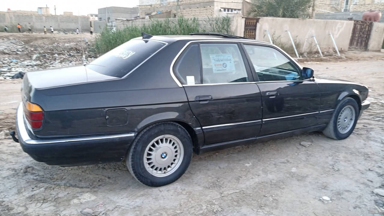 سلام عليكم بيئم حجم 735 موديل 1987 رقم بغداد انكليزي باسمي سنوية ل27
تبريد شغال 
فتحه شغاله 
سنتر لوك 
حداديه 80 بالمية 
تخم تاير 5ويل كب 
مصبوغه جمالية بدون معجون كفاله من اي ضربه 
مكينه بيها خيط بخار والاكسل بيه ونه 
السعر 35 وبيها مجال قليل 
مكان السياره محافضة الديوانية قضاء المهناويه للاستفسار *********** واتساب موجود
